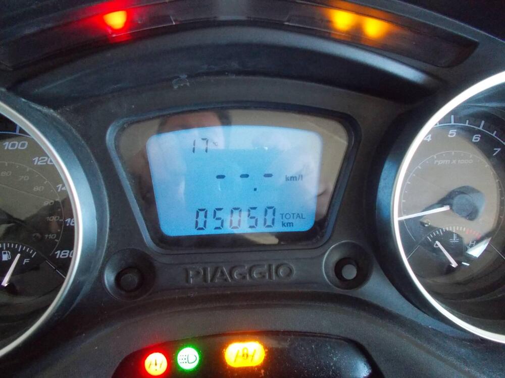 Piaggio MP3 300 ABS Hpe (2021 - 24) (6)
