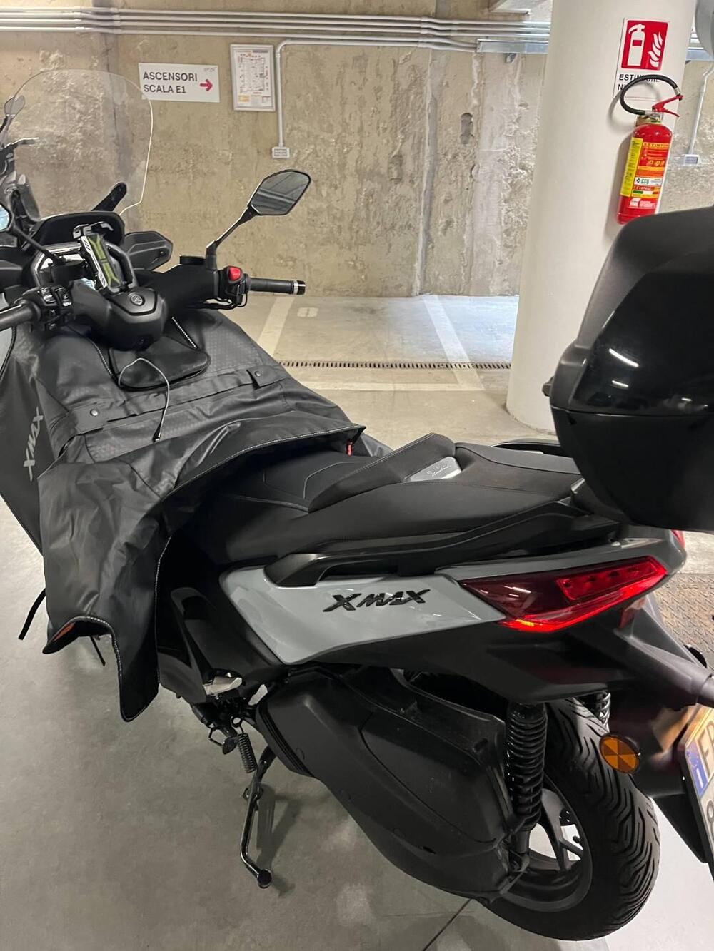 Yamaha X-Max 300 Tech Max+ (2025 - 26) (2)