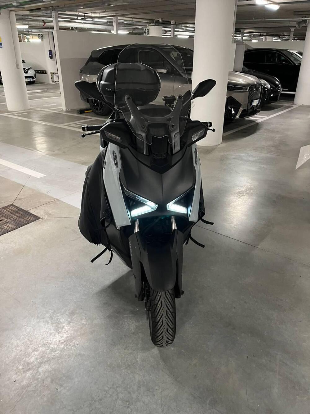 Yamaha X-Max 300 Tech Max+ (2025 - 26) (4)