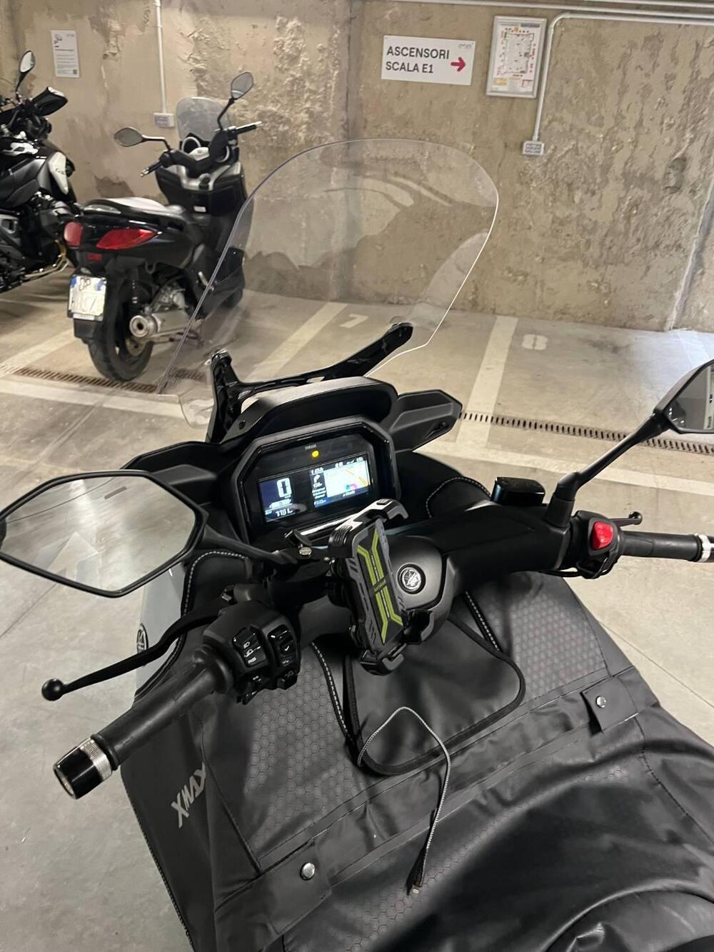 Yamaha X-Max 300 Tech Max+ (2025 - 26) (7)