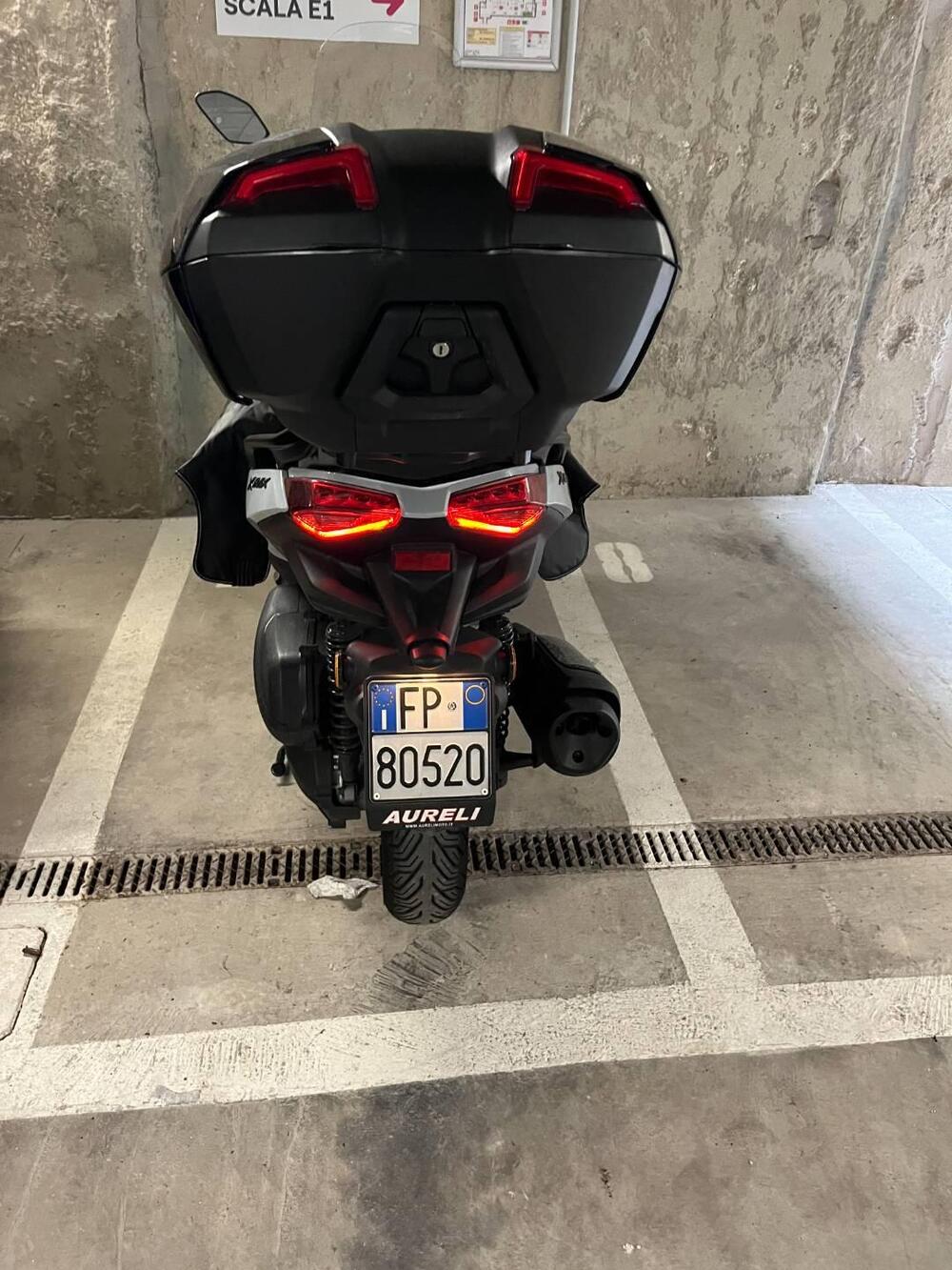 Yamaha X-Max 300 Tech Max+ (2025 - 26) (10)