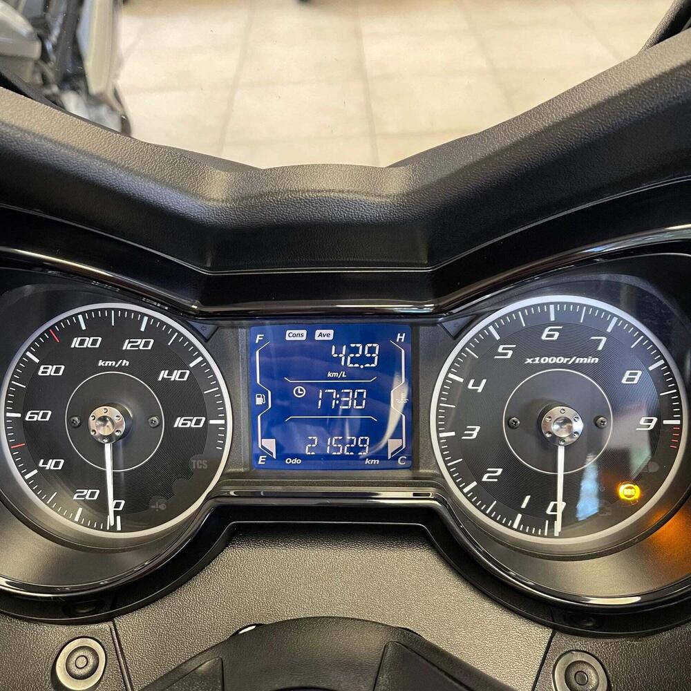 Yamaha X-Max 300 Tech Max (2021 - 24) (2)