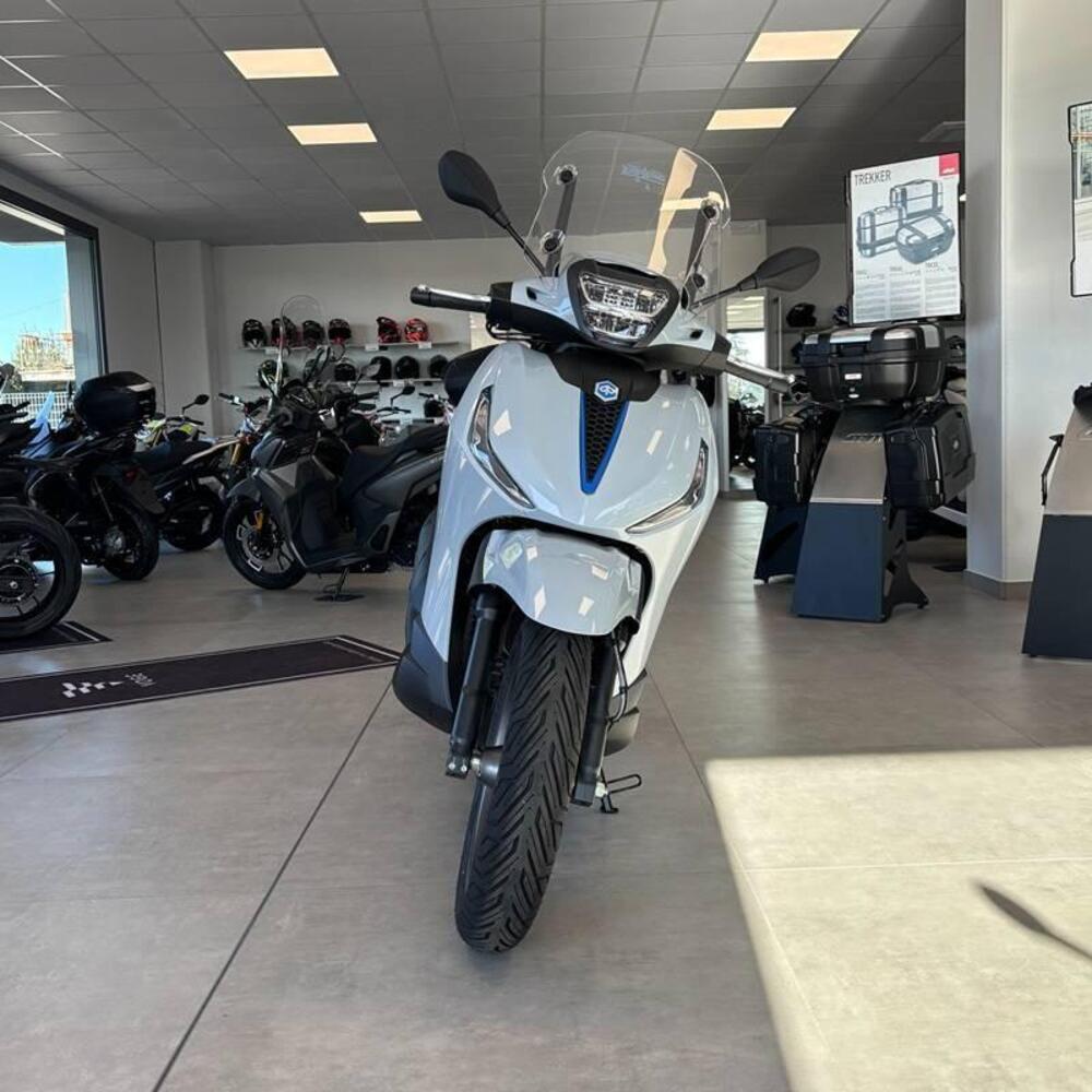 Piaggio Beverly 400 S (2025 - 26) (2)