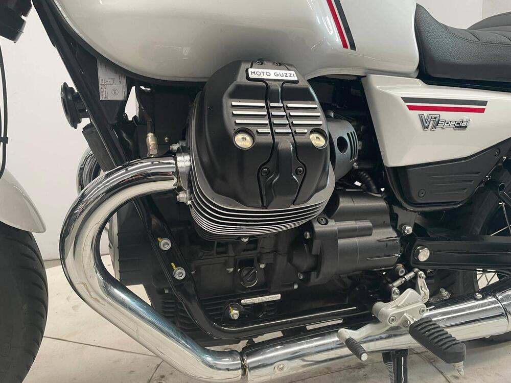 Moto Guzzi V7 850 Stone Special Abs (2021) (5)