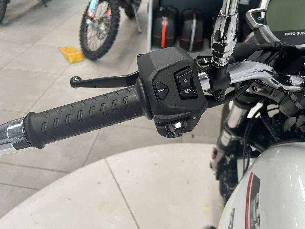 Moto Guzzi V7 850 Stone Special Abs (2021) (10)