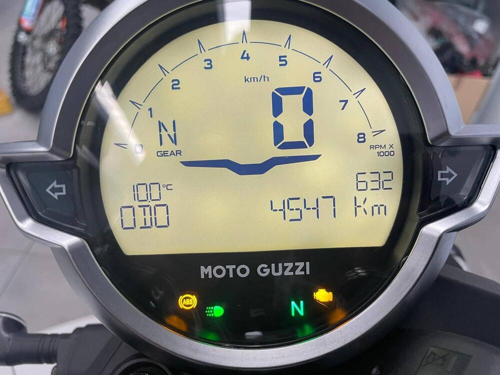 Moto Guzzi V7 850 Stone Special Abs (2021) (11)