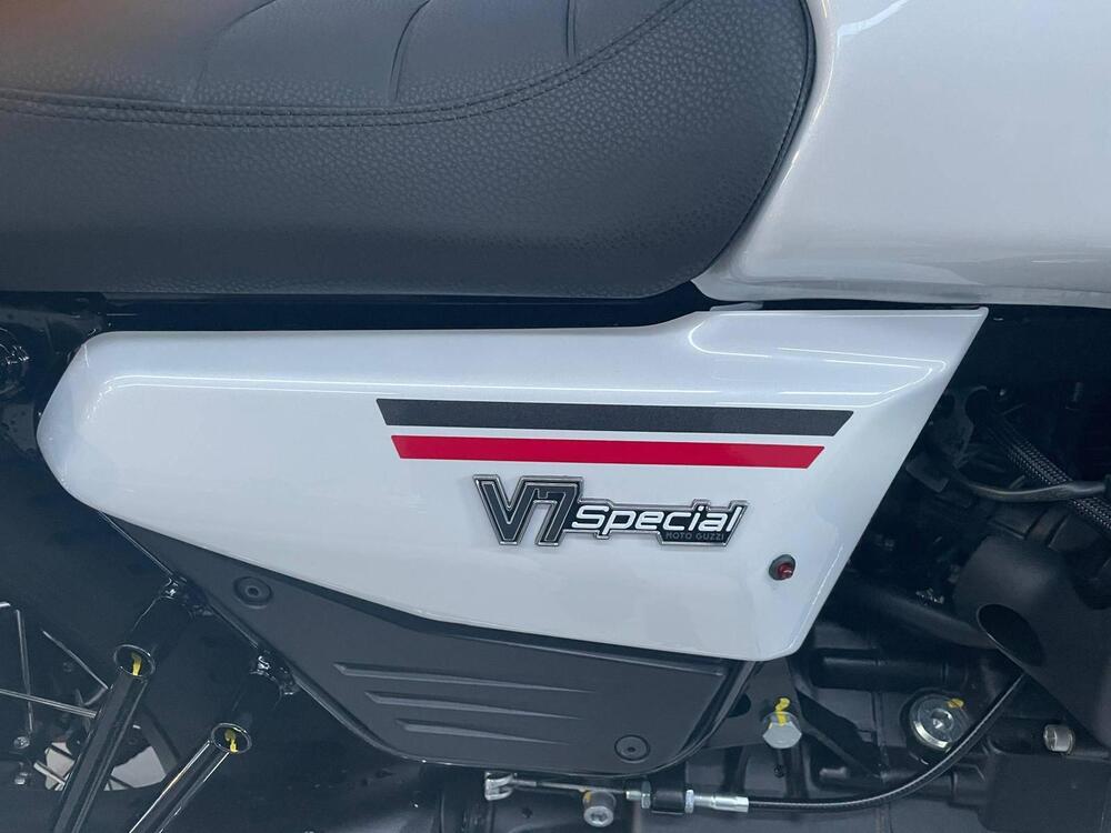 Moto Guzzi V7 850 Stone Special Abs (2021) (16)