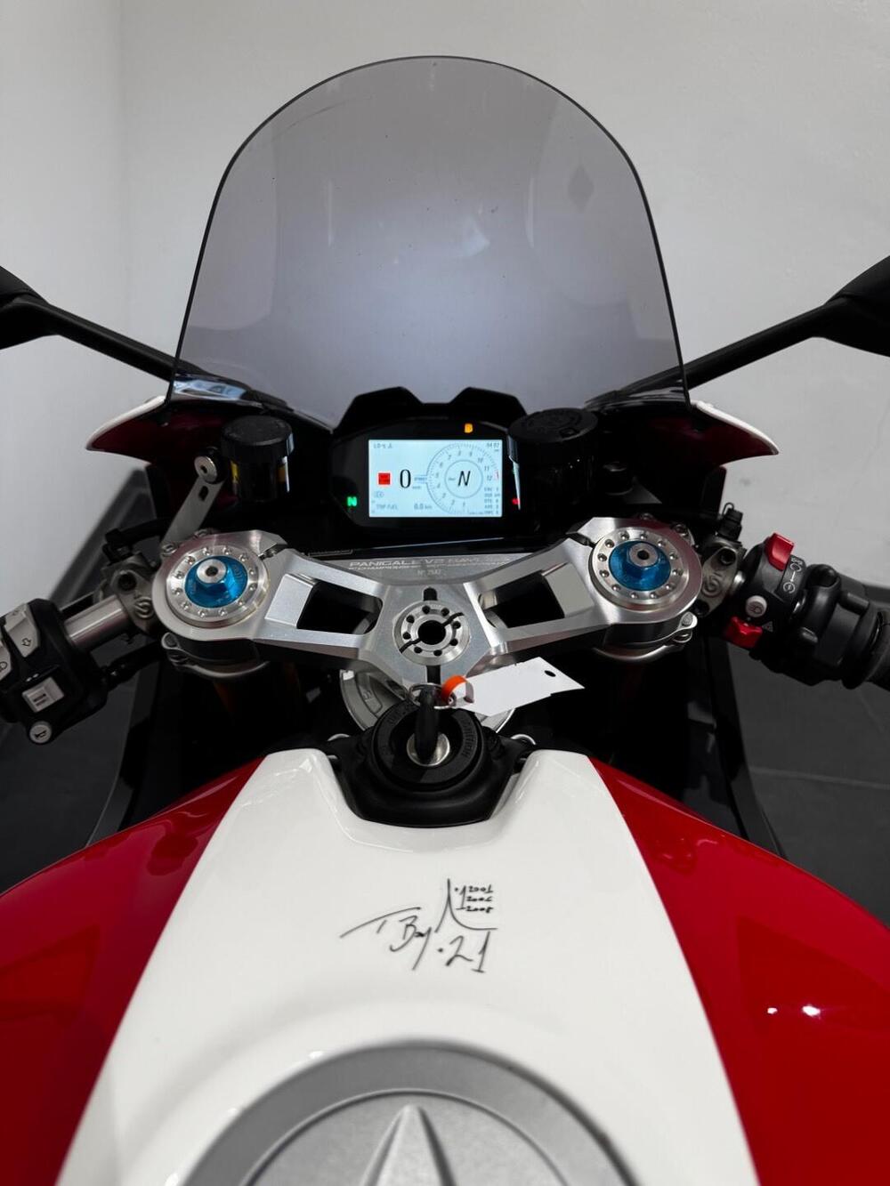 Ducati Panigale V2 Bayliss 1st Championship 20th Anniversary (2021 - 24) (8)