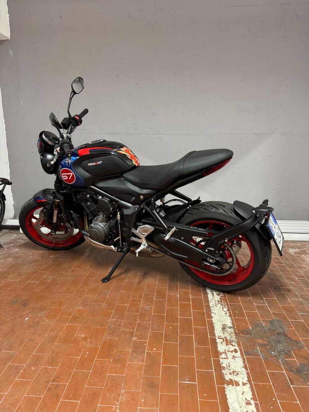 Triumph Trident 660 Triple Tribute Edition (2025 - 26) (3)