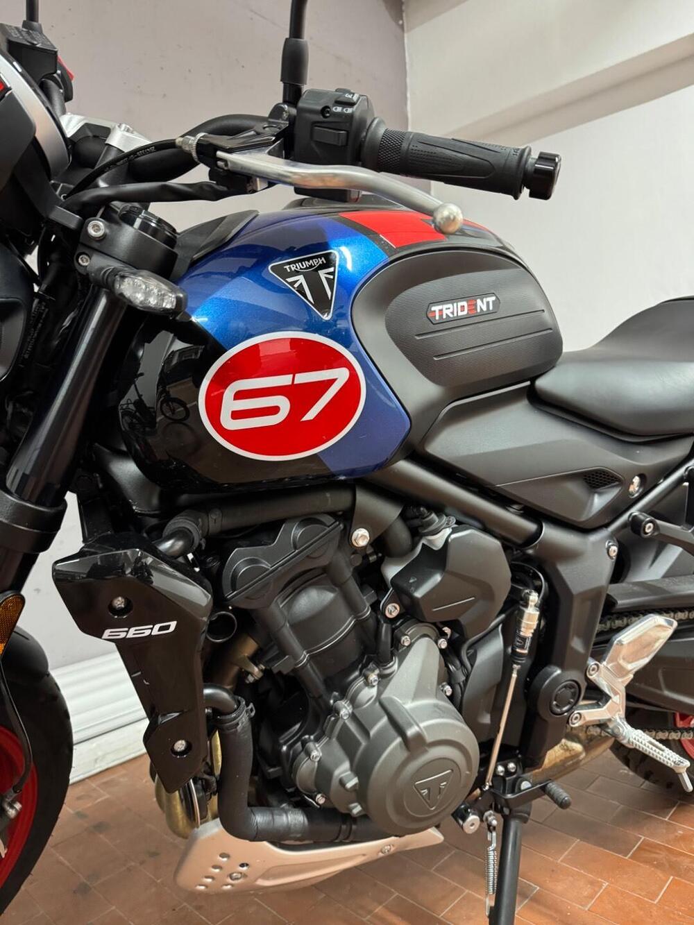 Triumph Trident 660 Triple Tribute Edition (2025 - 26) (4)
