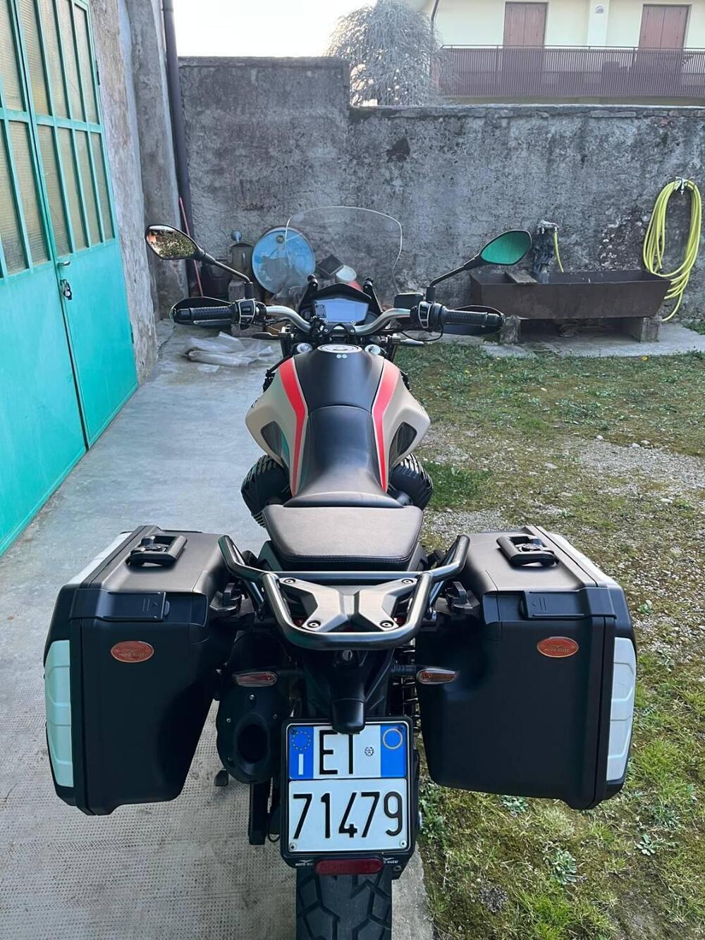 Moto Guzzi V85 TT Travel (2021 - 23) (2)