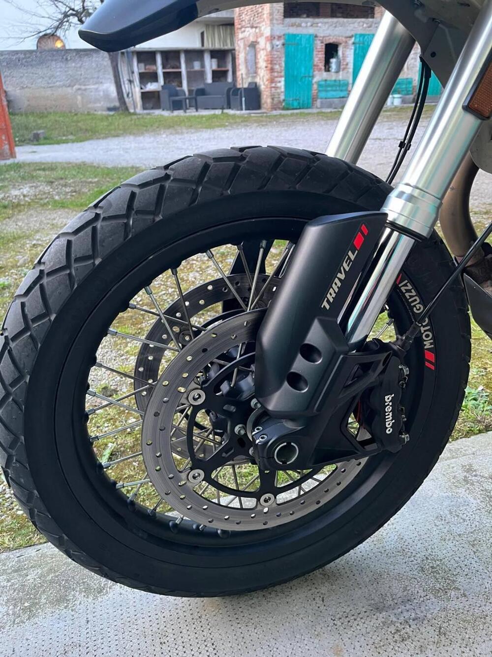 Moto Guzzi V85 TT Travel (2021 - 23) (3)