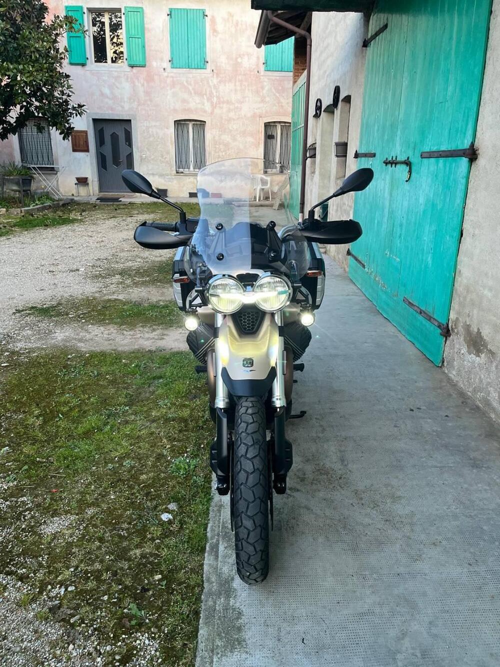 Moto Guzzi V85 TT Travel (2021 - 23) (7)