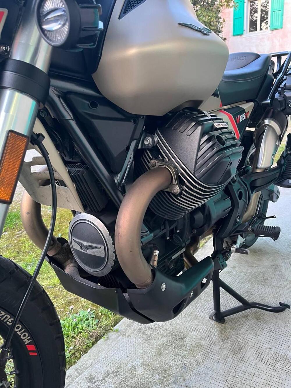 Moto Guzzi V85 TT Travel (2021 - 23) (9)