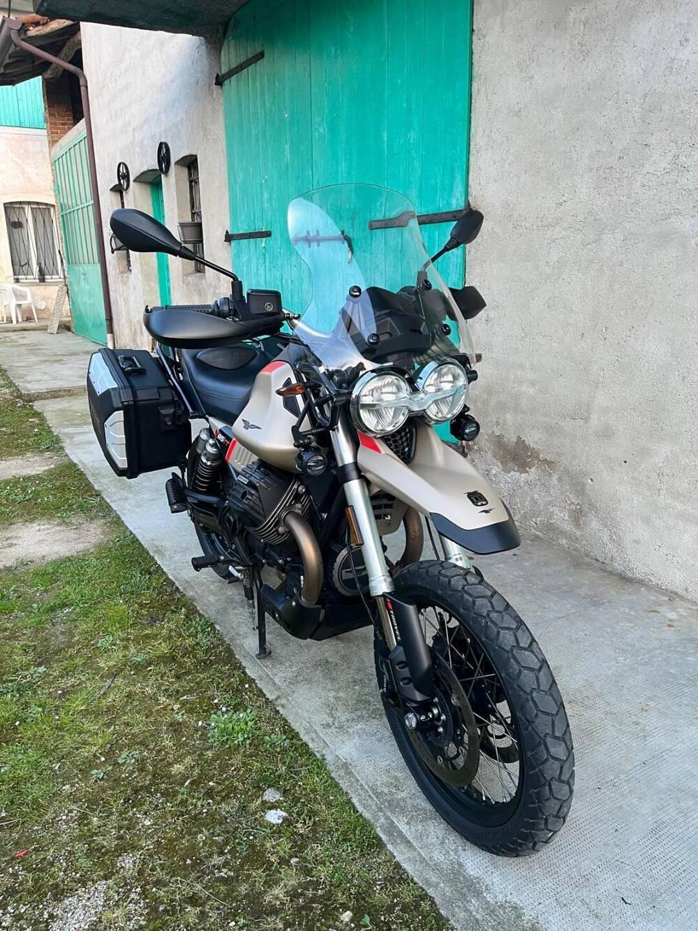 Moto Guzzi V85 TT Travel (2021 - 23) (10)