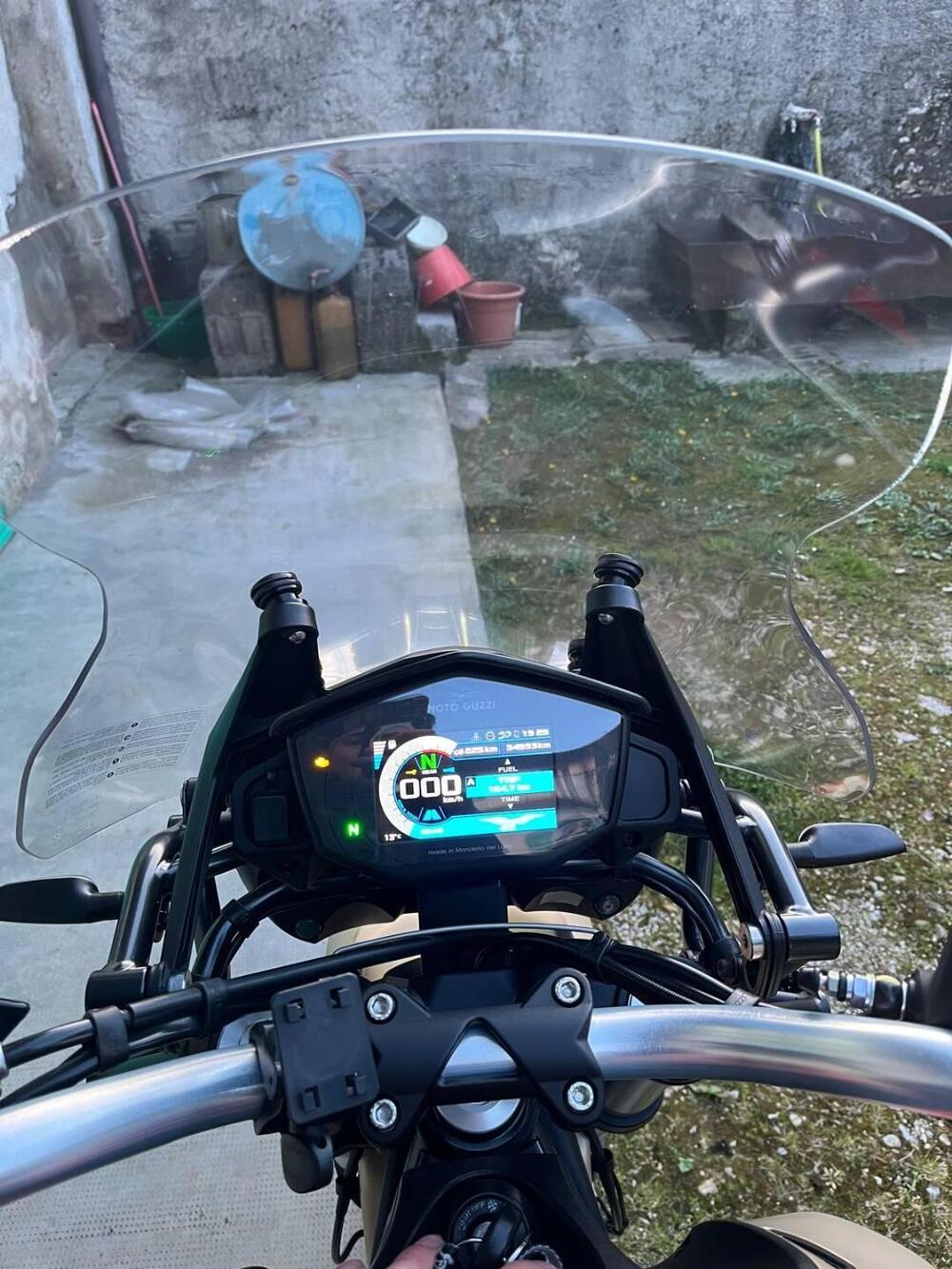 Moto Guzzi V85 TT Travel (2021 - 23) (11)