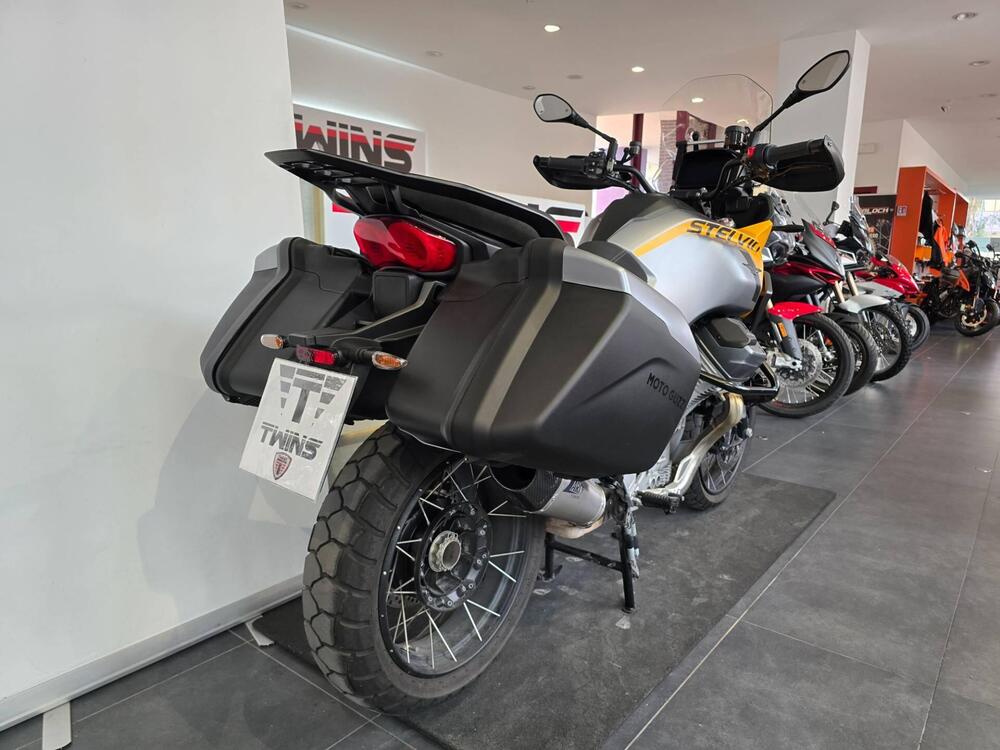 Moto Guzzi Stelvio (2024 - 26) (8)