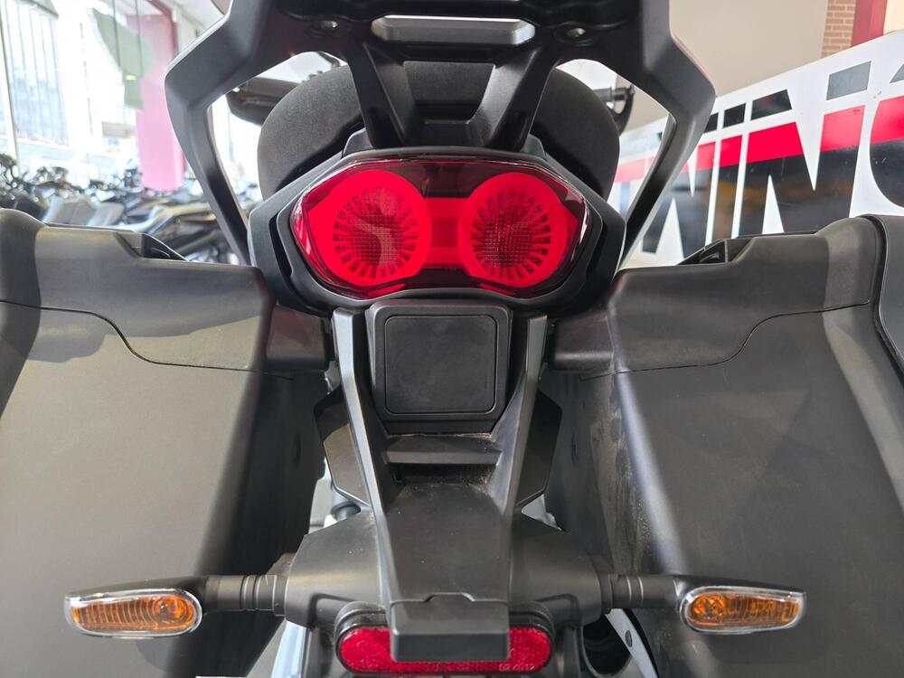 Moto Guzzi Stelvio (2024 - 26) (10)