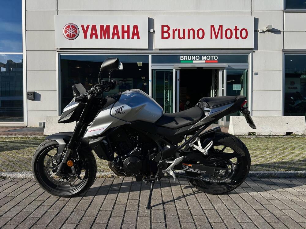 Honda CB 750 Hornet (2025) (2)