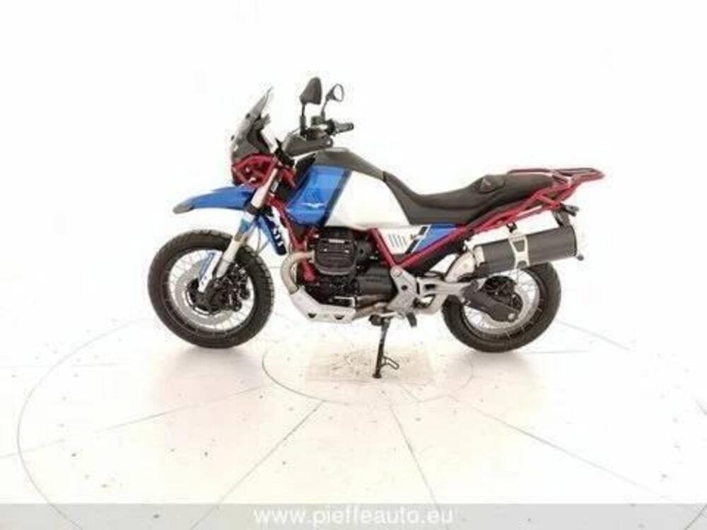 Moto Guzzi V85 TT Evocative Graphics (2021 - 23) (2)