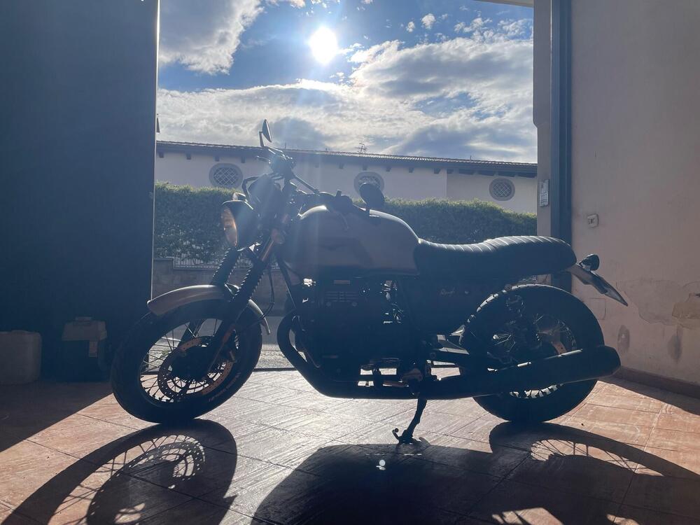 Moto Guzzi V7 III Rough (2018 - 20)