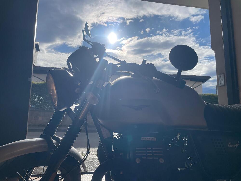 Moto Guzzi V7 III Rough (2018 - 20) (2)