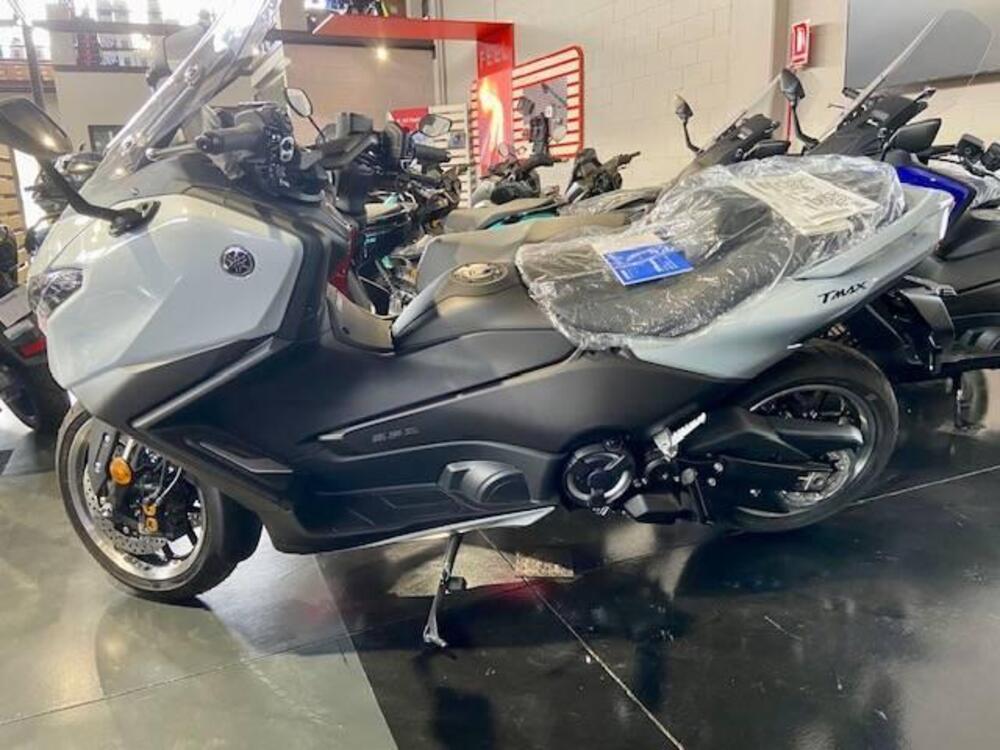 Yamaha T-Max 560 Tech Max (2025 - 26) (2)