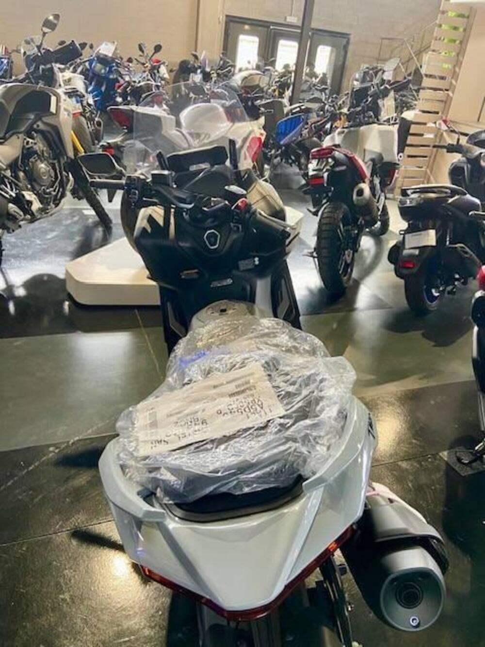 Yamaha T-Max 560 Tech Max (2025 - 26) (3)