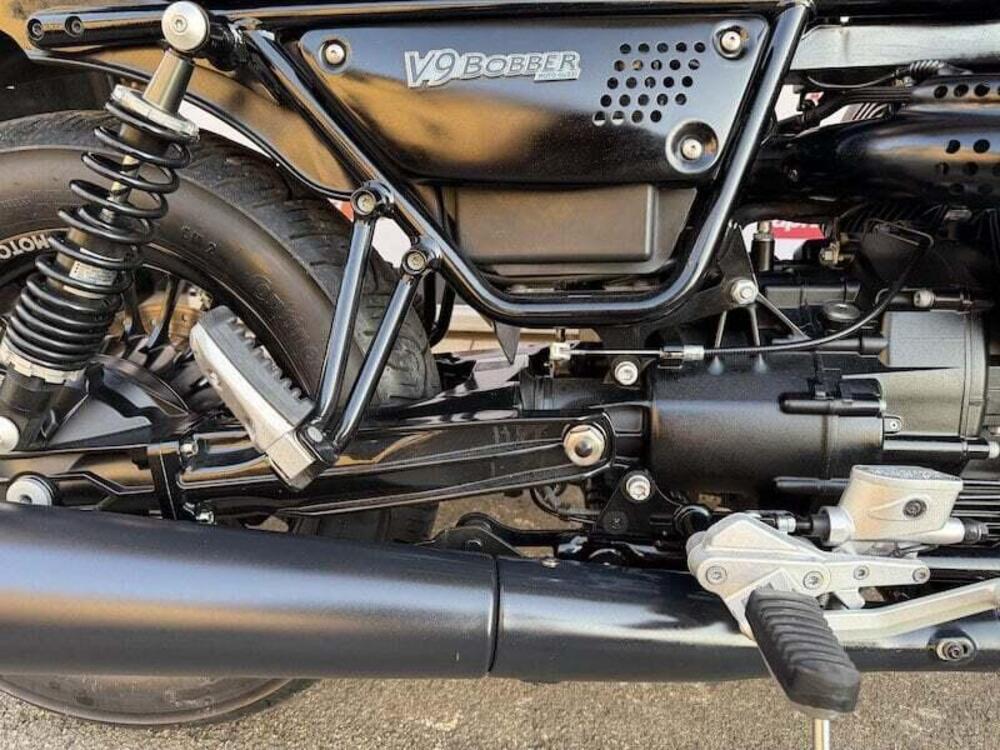 Moto Guzzi V9 Bobber (2018 - 20) (5)