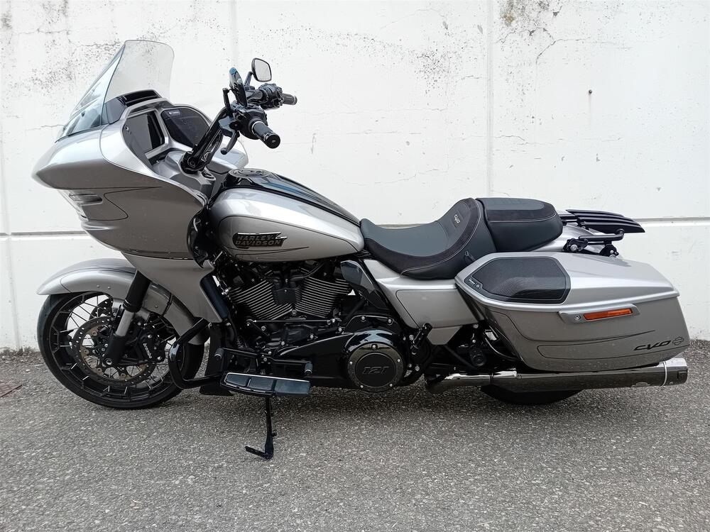 Harley-Davidson CVO Road Glide (2023) (2)
