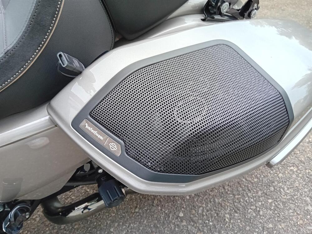 Harley-Davidson CVO Road Glide (2023) (7)