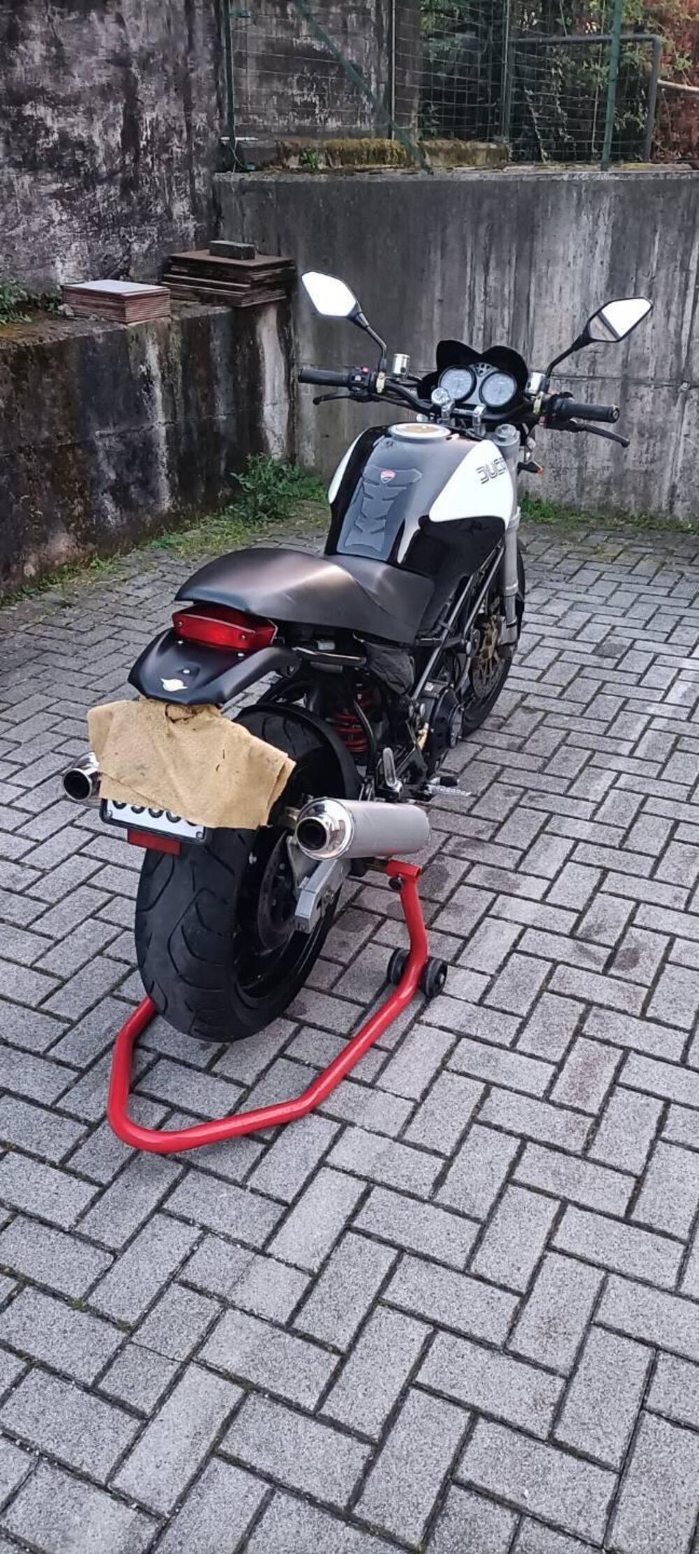 Ducati Monster 900 Dark I.E. (1999 - 02) (5)