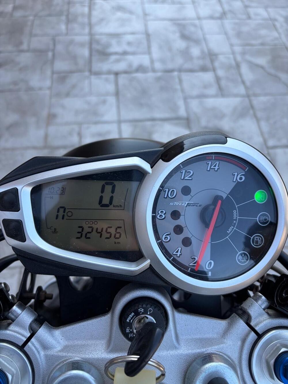 Triumph Street Triple R (2009 - 12) (5)