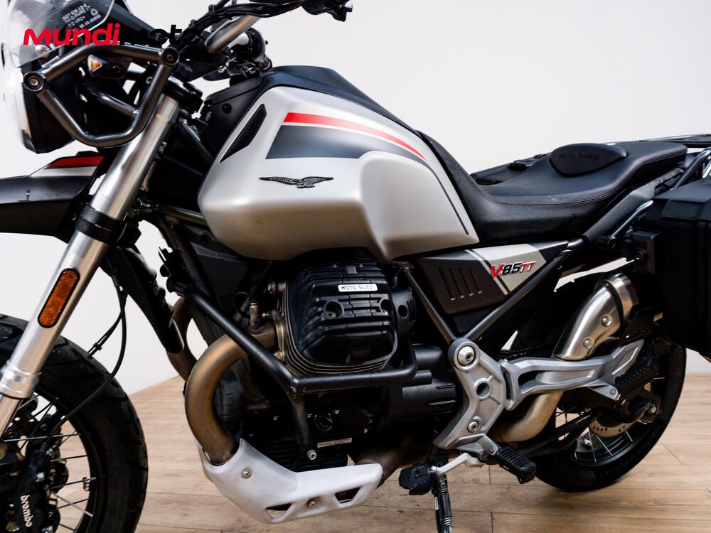 Moto Guzzi V85 TT Travel (2024 - 26) (9)