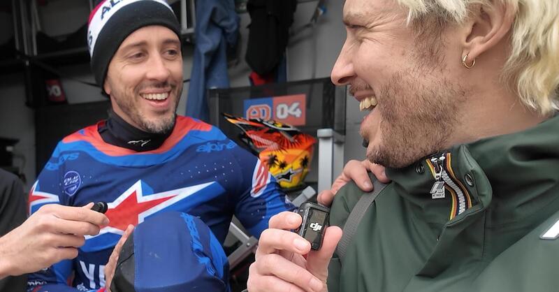 MotoGP 2026. Andrea Dovizioso: "Marc M&aacute;rquez? La sua situazione &egrave; pi&ugrave; grave di quel che sembra. Toprak Razgatlioglu? Non sta guidando bene, ha molto margine" [VIDEO]