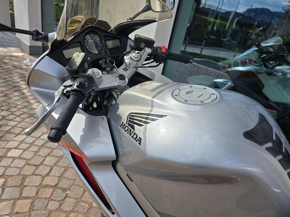 Honda VFR 800 (2002 - 05) (3)