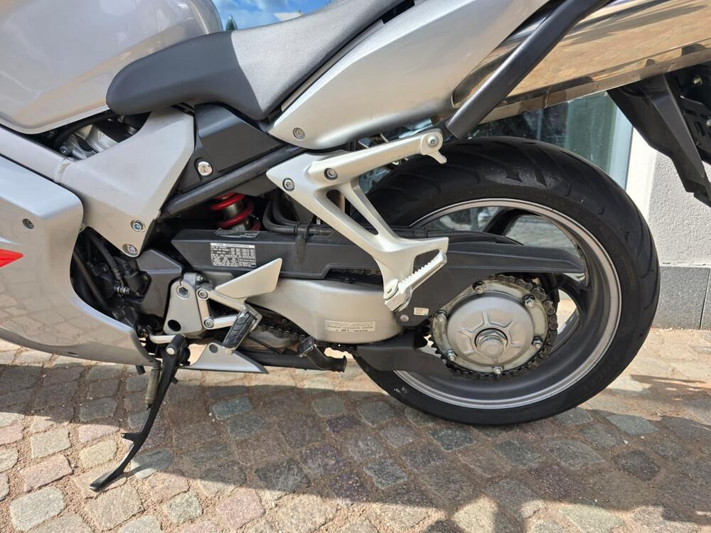 Honda VFR 800 (2002 - 05) (4)