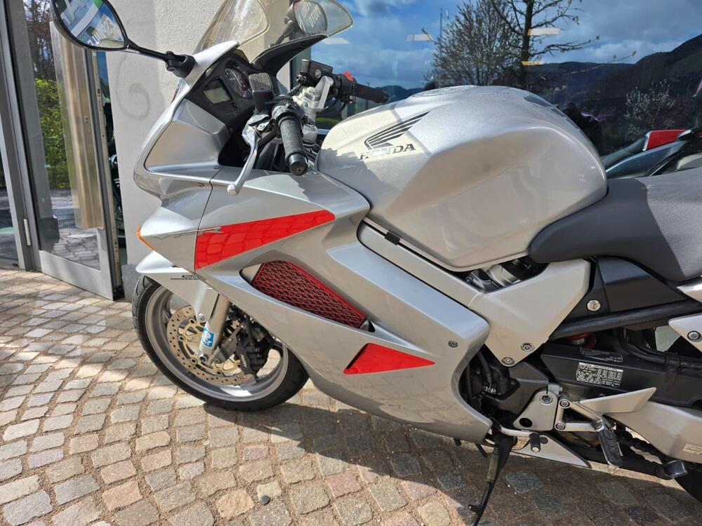 Honda VFR 800 (2002 - 05) (7)