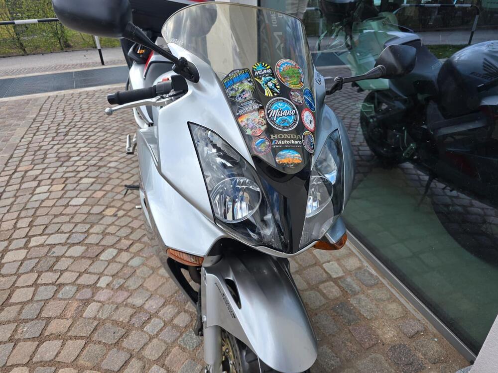 Honda VFR 800 (2002 - 05) (9)