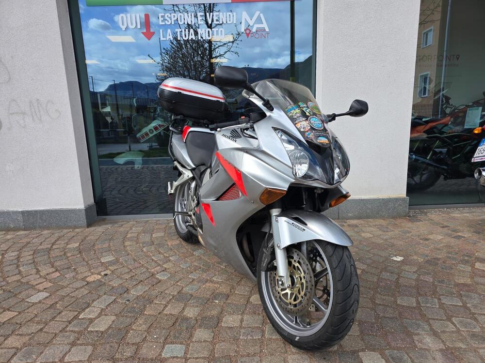 Honda VFR 800 (2002 - 05) (10)