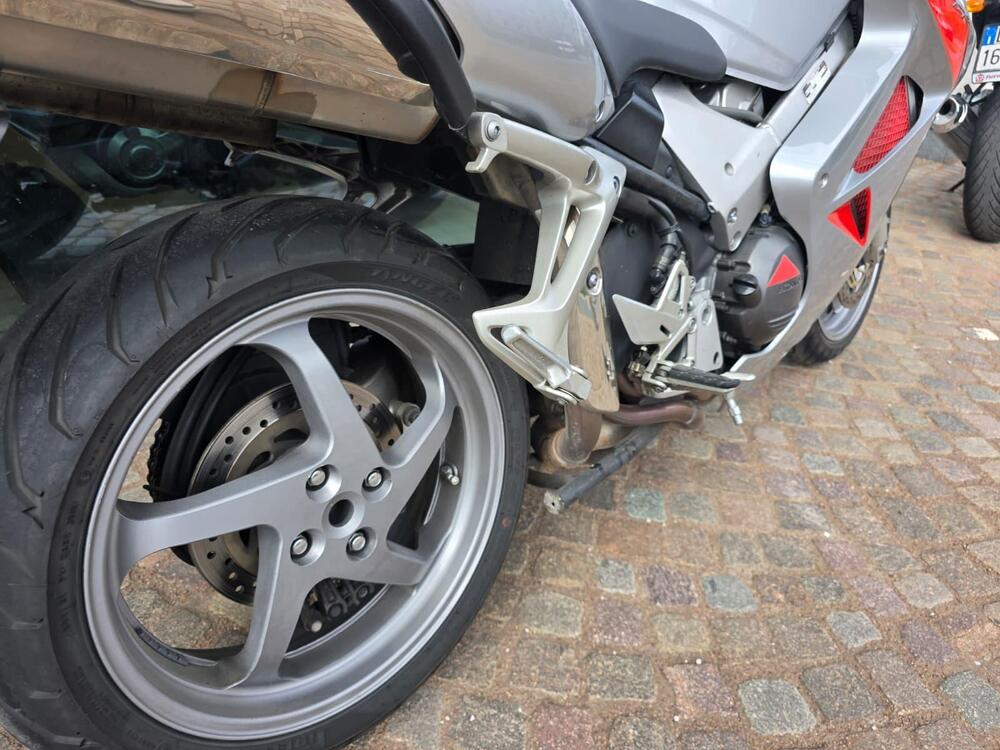 Honda VFR 800 (2002 - 05) (11)