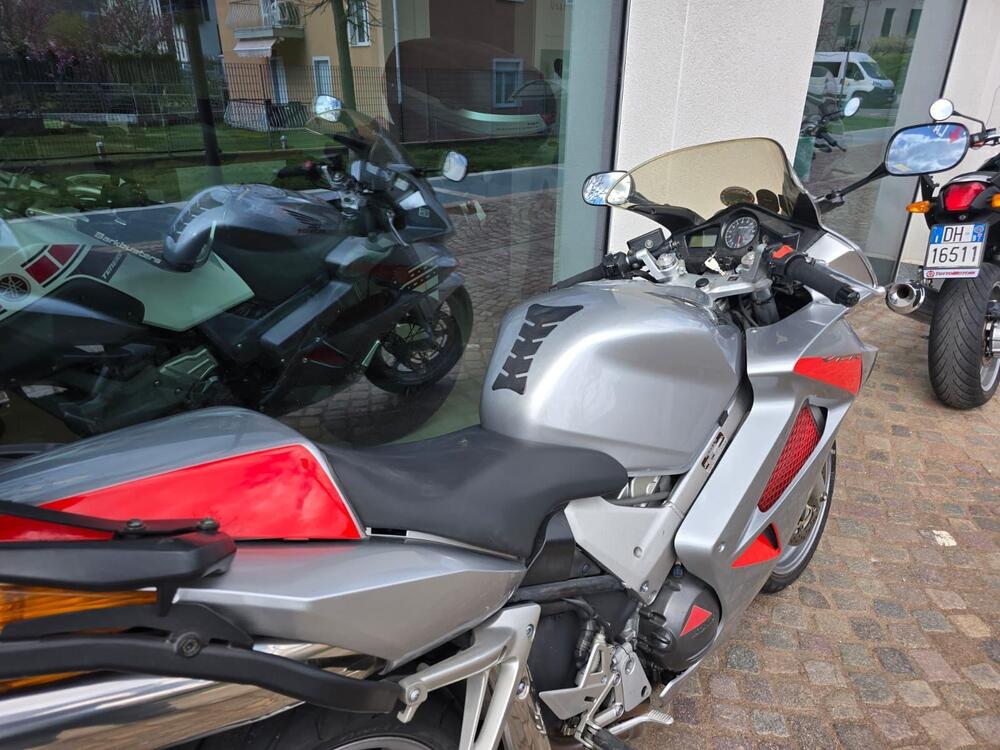 Honda VFR 800 (2002 - 05) (12)