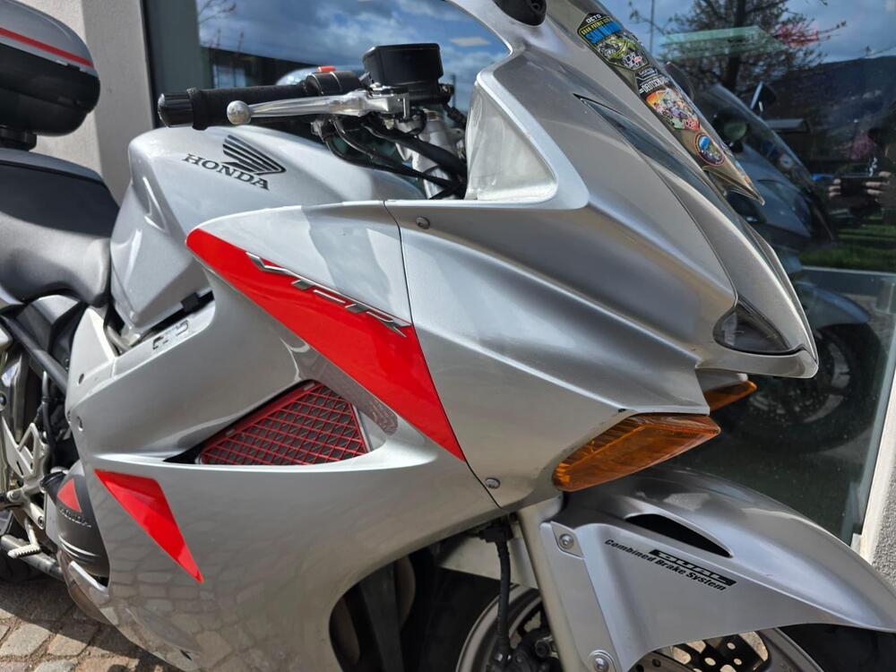 Honda VFR 800 (2002 - 05) (15)