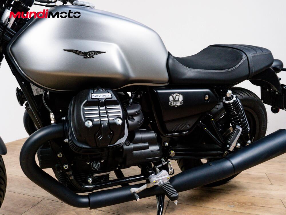 Moto Guzzi V7 850 Stone Special Abs (2021) (9)