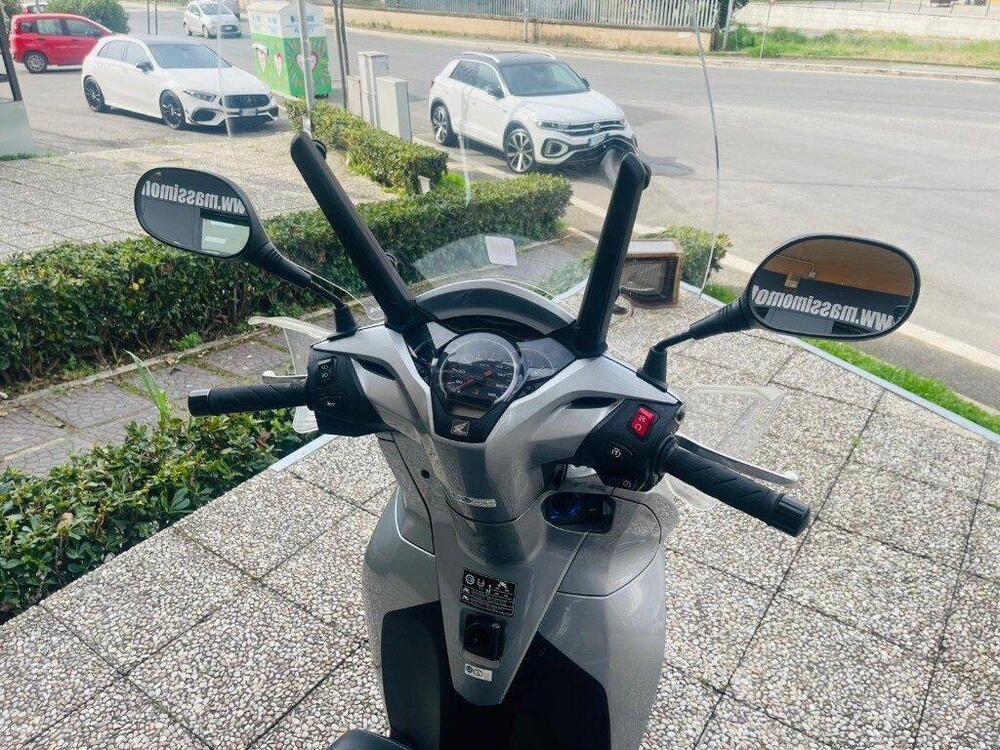 Honda SH 300 i ABS (2016 - 20) (3)