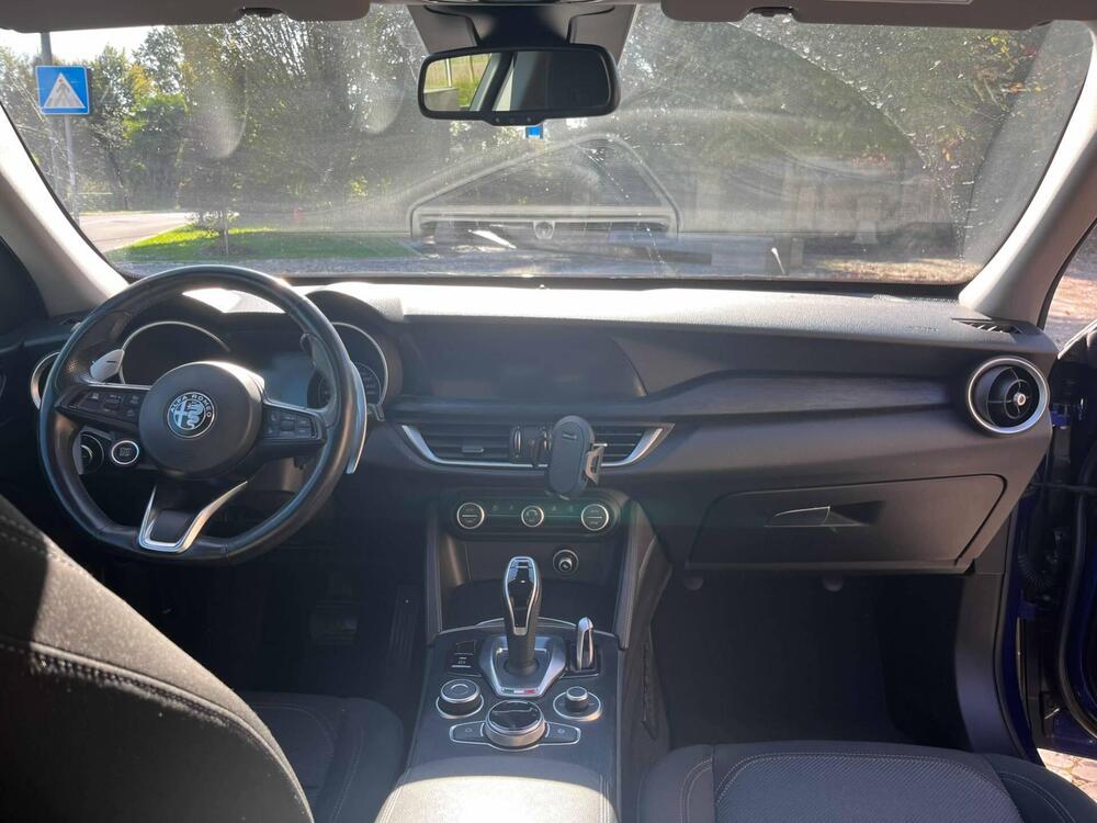 Alfa Romeo Stelvio usata a Pordenone (9)