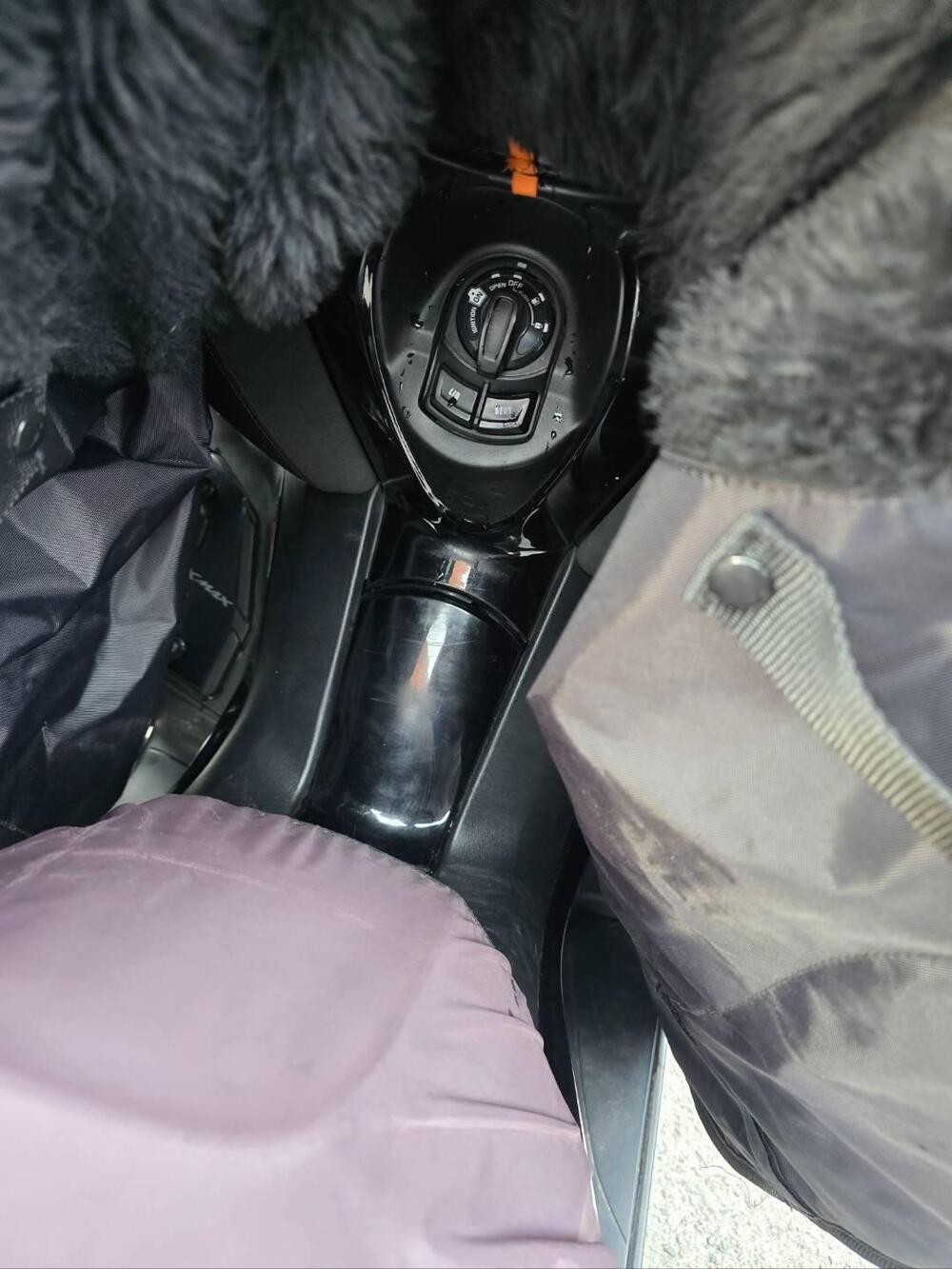 Yamaha X-Max 300 Tech Max (2021 - 24) (2)