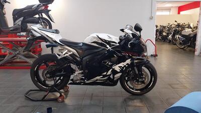 Honda CBR 600 RR (2009 - 12) usata