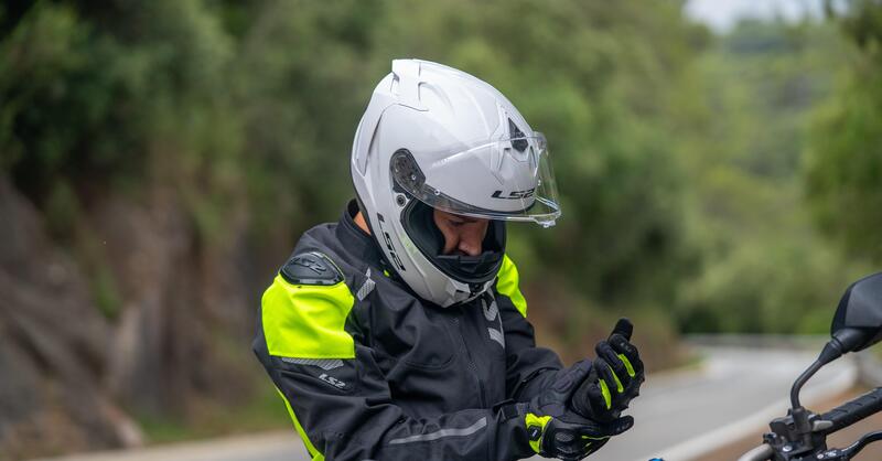 Nuovo integrale in fibra di vetro LS2 Challenger II