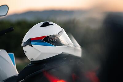 Nolan X-904 Ultra Carbon: l'evoluzione tecnologica del touring sportivo